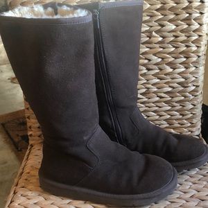 UGG Tall Zip-Up boots. ☆ EUC ☆